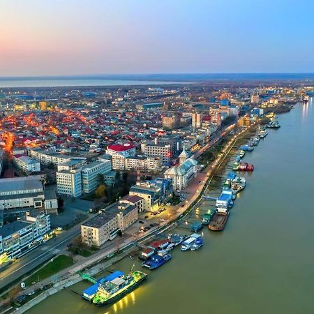Chic Galati Apartment: Urban Escape Kültér fotó