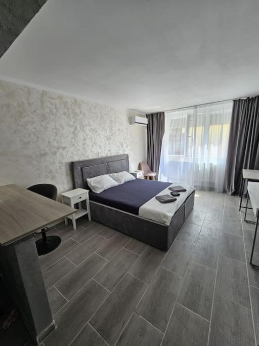 Chic Galati Apartment: Urban Escape Kültér fotó