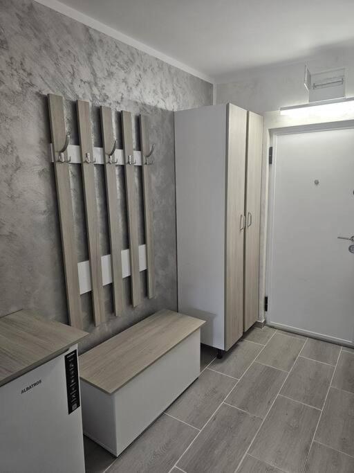 Chic Galati Apartment: Urban Escape Kültér fotó