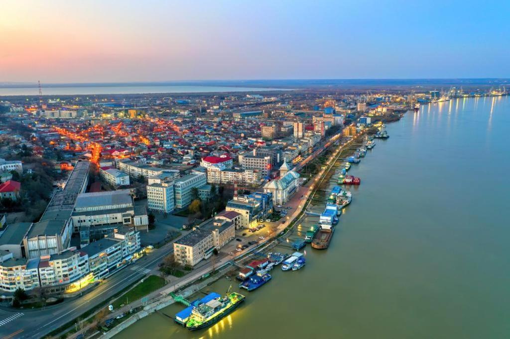 Chic Galati Apartment: Urban Escape Kültér fotó