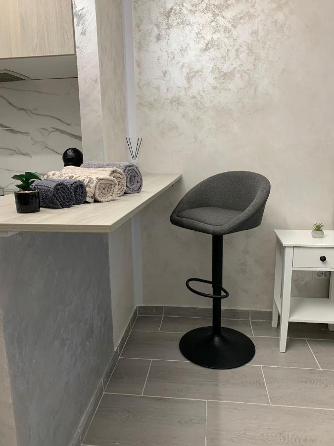 Chic Galati Apartment: Urban Escape Kültér fotó