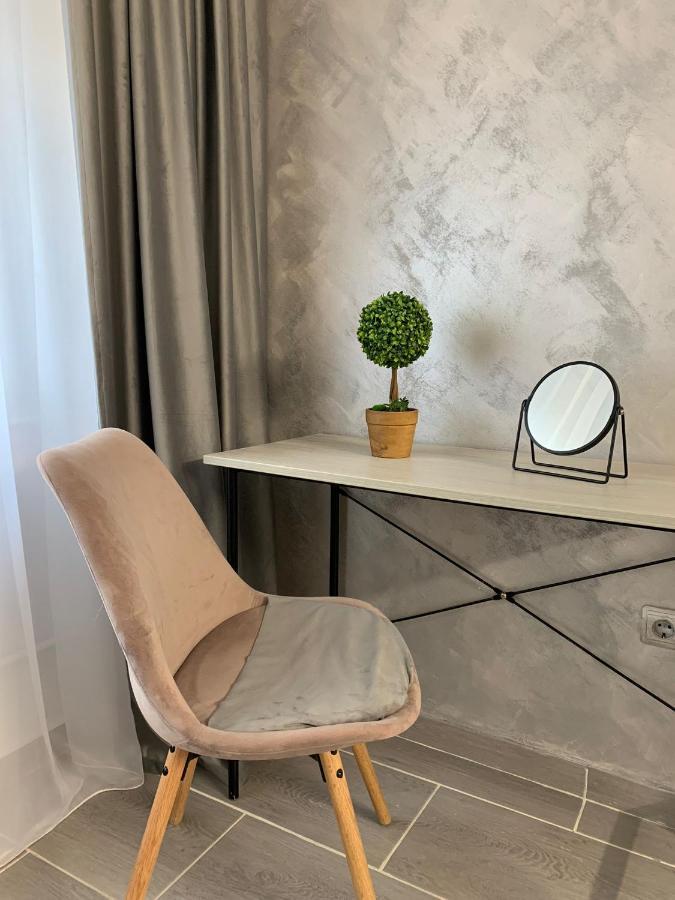 Chic Galati Apartment: Urban Escape Kültér fotó