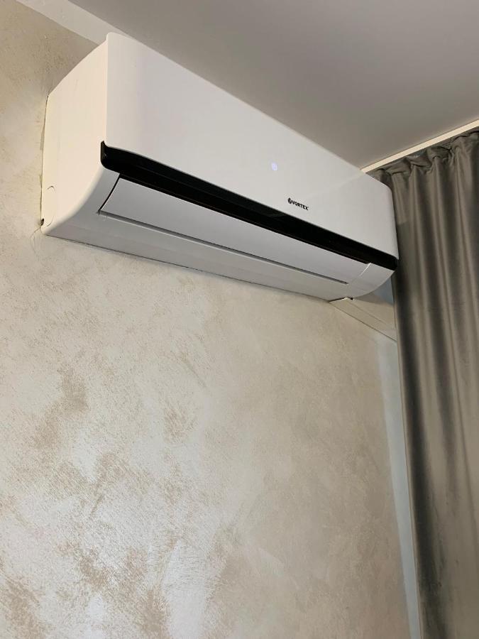Chic Galati Apartment: Urban Escape Kültér fotó
